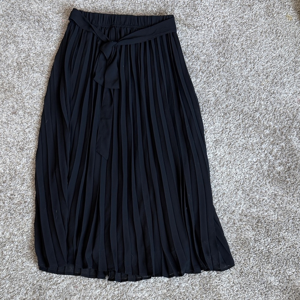 Black Pleated Midi Skirt with Waist Tie
